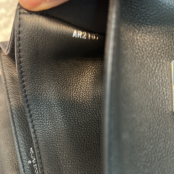 SOLD Louis Vuitton Lockme II shoulder/crossbody bag - Picture 10 of 10